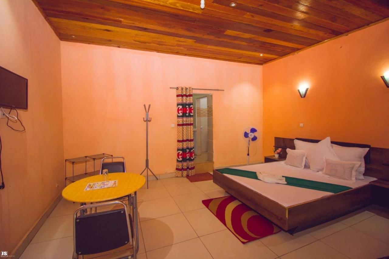 Hotel National Ambilobe Buitenkant foto